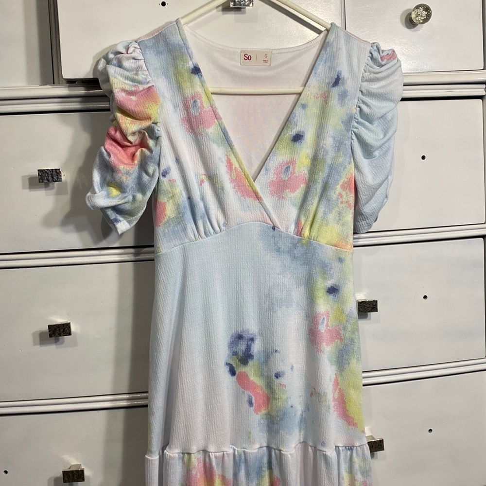 Beautiful dress. Looks tie die/ maybe flowers but super cute.